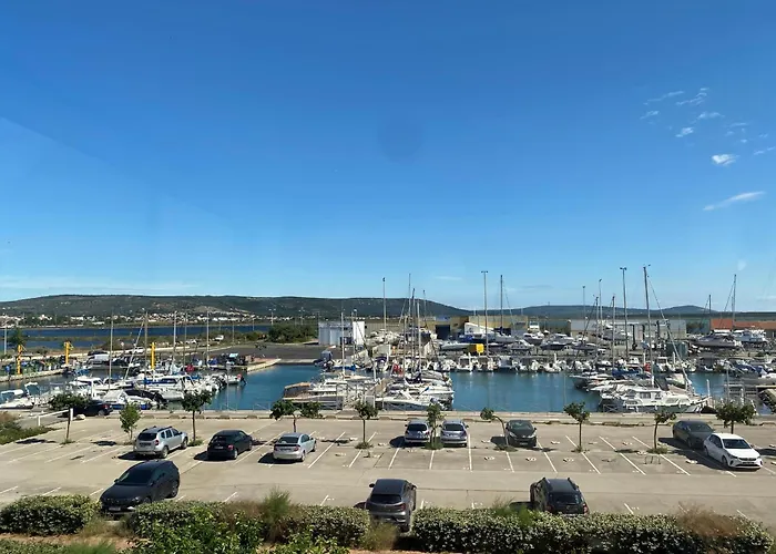 The Cosy Air Conditioned Port *